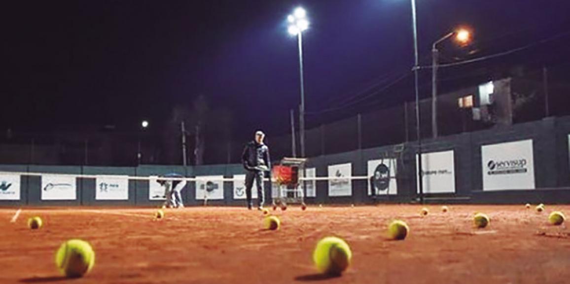 OTC inauguró nuevas luces en las canchas de tenis