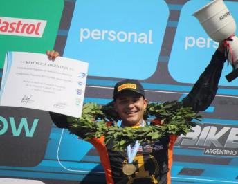 Motociclismo: el misionero Santamaría ganó la última final del año y es campeón en R3 Cup